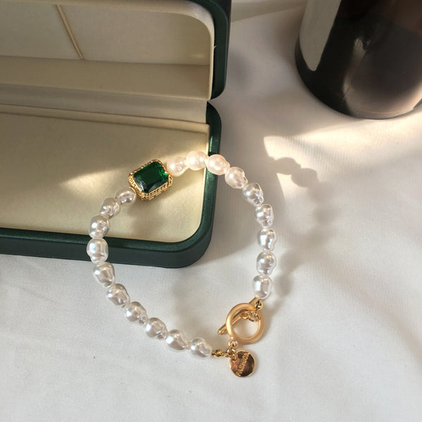 Fashion Bracelet With Pearls And Diamonds