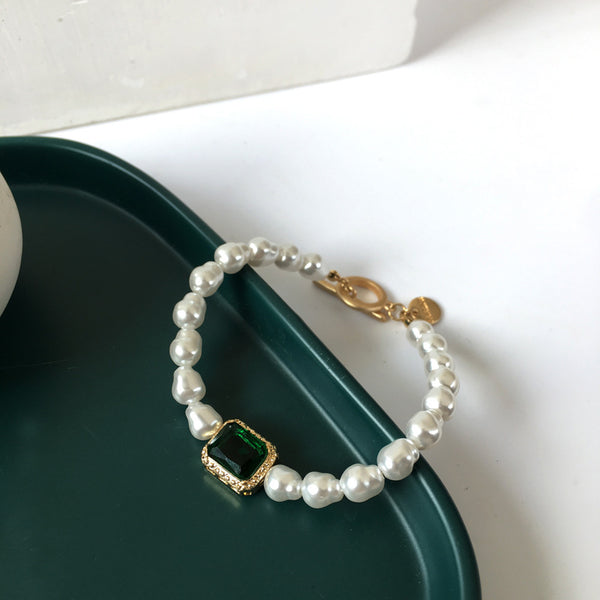 Fashion Bracelet With Pearls And Diamonds